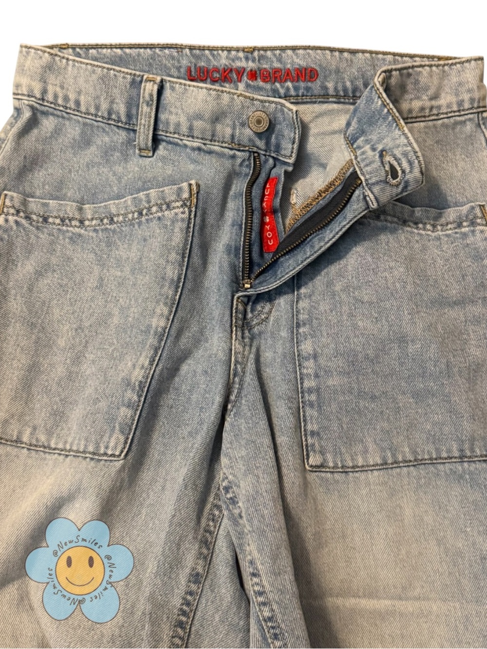Lucky Brand ~Jeans ~Light Washed Denim ~ Large Pockets ~Normal Wear & Tear ~GUC